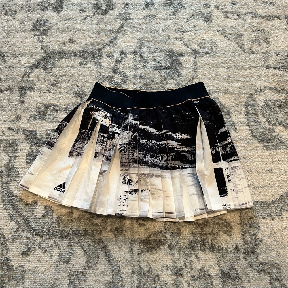 Adidas Women's New York City Black and White Pleated Tennis Skirt - Picture 5 of 7